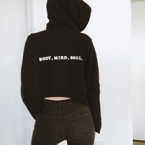 WILDFOX body mind soul yoga/workout cropped hoodie